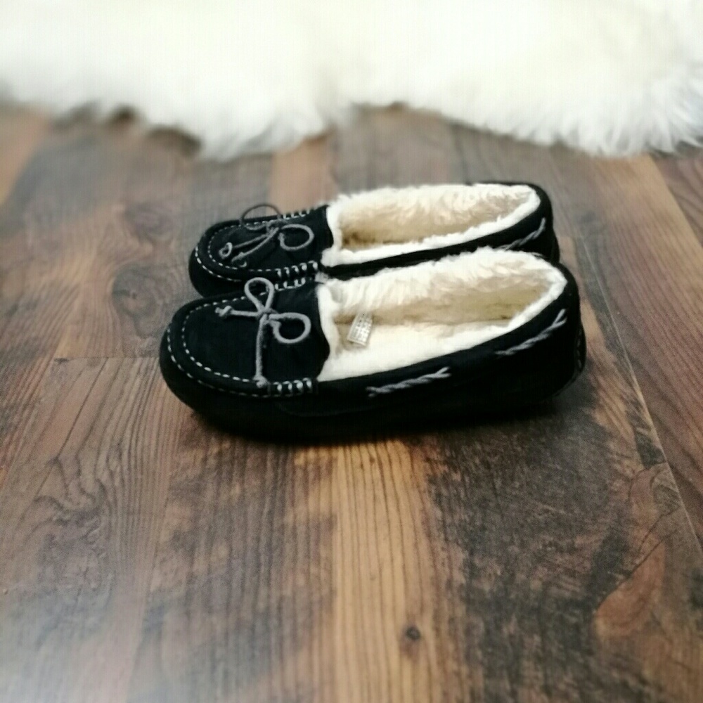 UGG Waterproof Slippers in Black